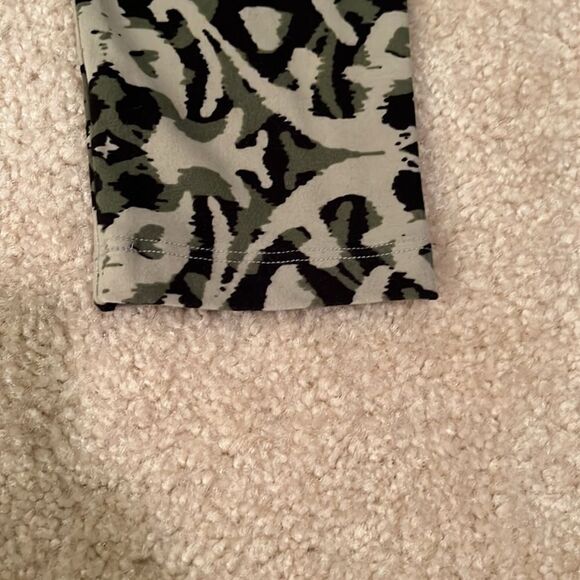 LULAROE LEGGINGS ONE SIZE 0/12 - Picture 2 of 10